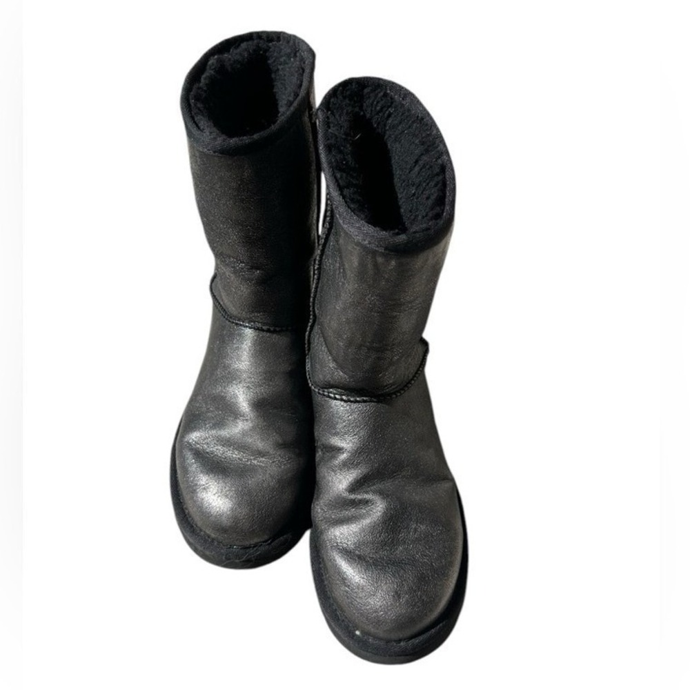 UGG Classic Short II Iridescent Black 1112503-BLK Women's Size‎ 7